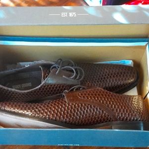 Stacy Adams basket weave print size 12